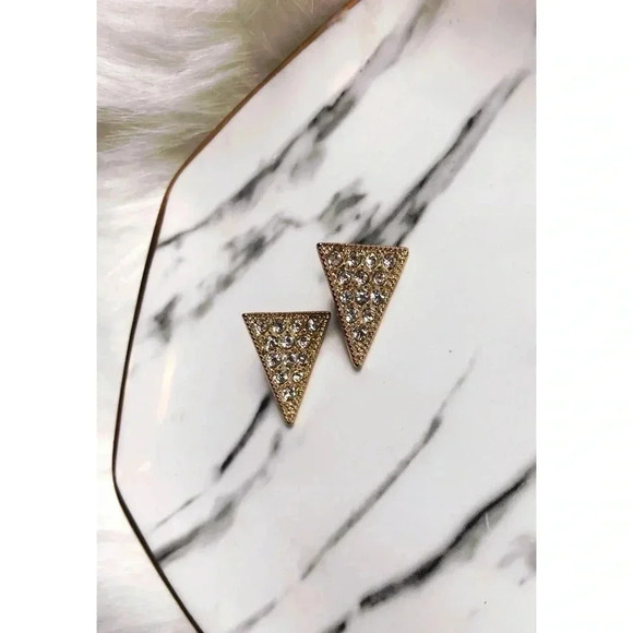 ⭐️ 5 for $25 ⭐️ Gold Triangle Studs - Picture 1 of 2